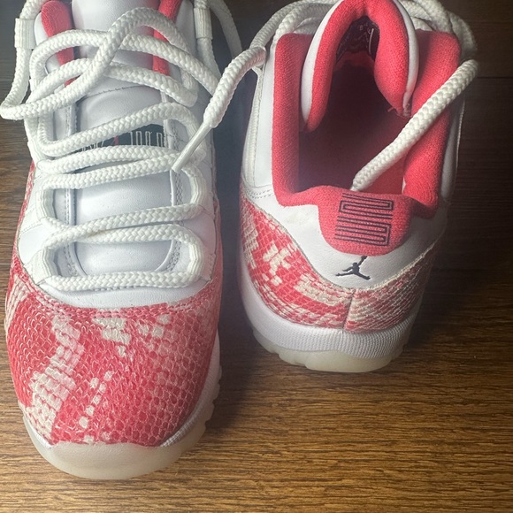 Jordan 11 Retro Low - Picture 4 of 10